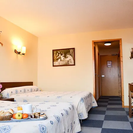 Les Arolles 3* Мерибель