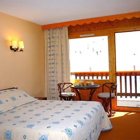 Les Arolles 3* Μεριμπέλ