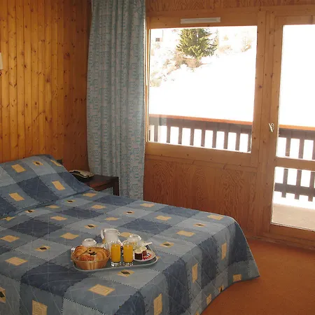 Les Arolles 3* Мерибель