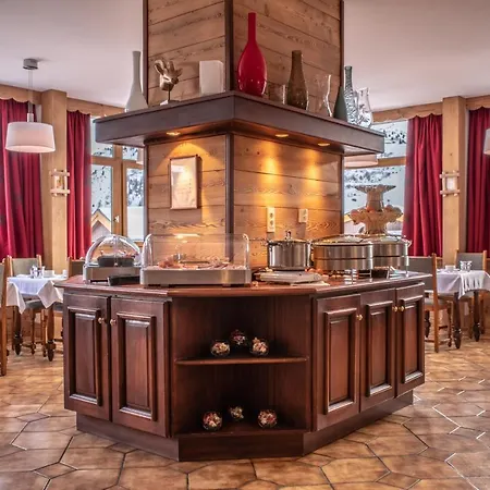 Les Arolles 3* Мерибель