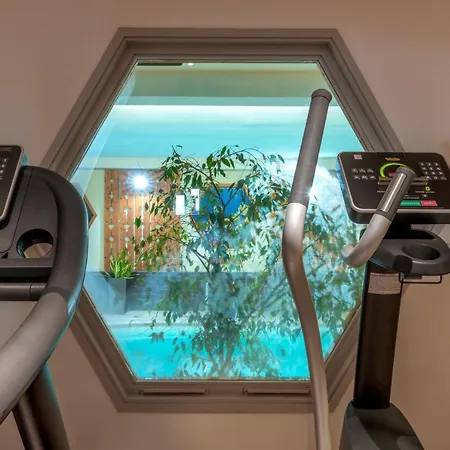 Les Arolles 3* Мерибель