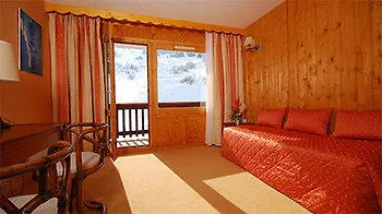 Les Arolles Отель